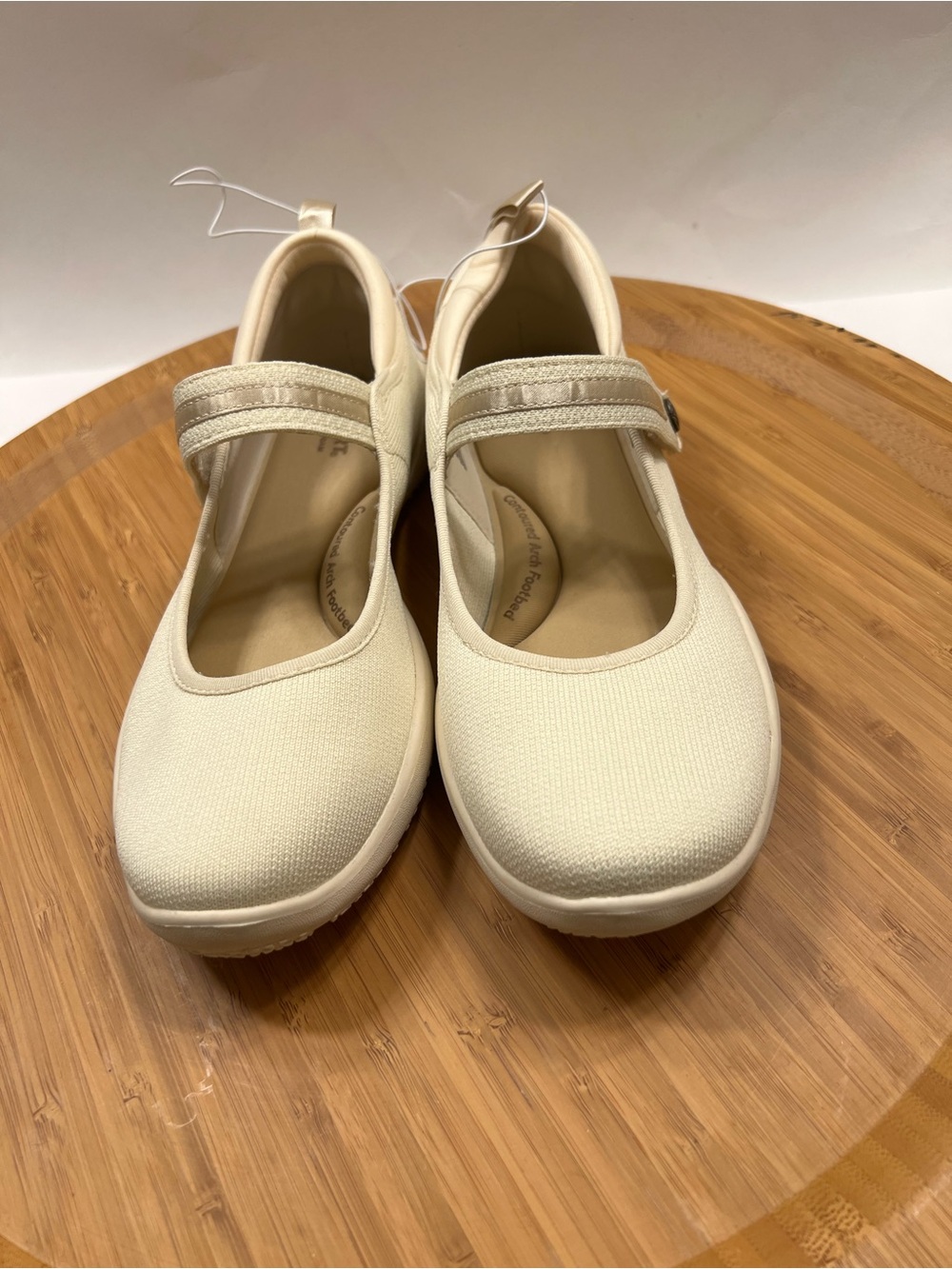 J Sport Cream Mary Jane Comfort Shoes Size 7.5 NWOT or Box